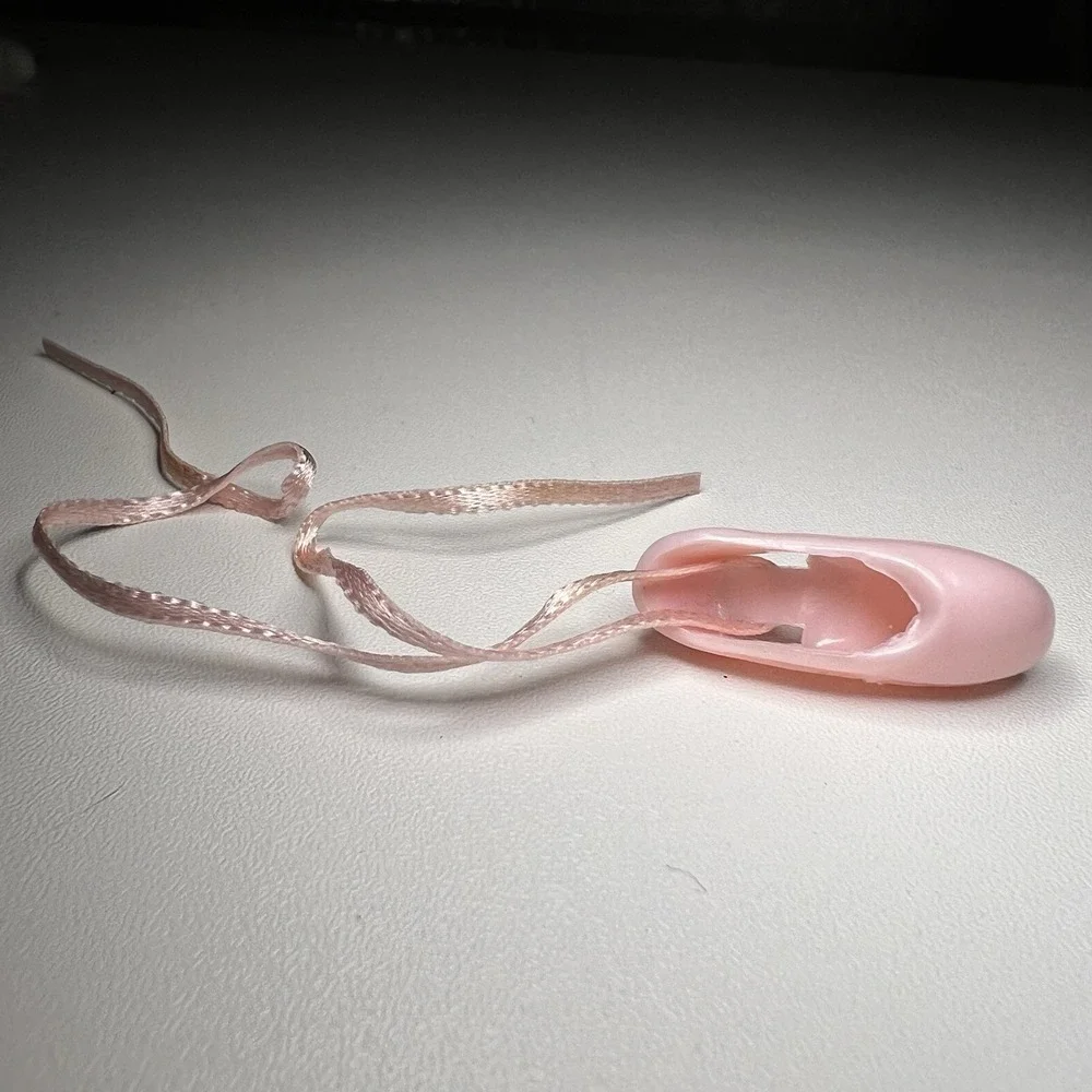 Single Vintage‎ Pink Plastic Ballet Slipper from a Mattel Barbie doll 1986